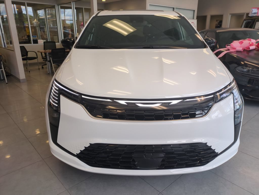 New 2027 Chrysler Pacifica Limited FWD image 3