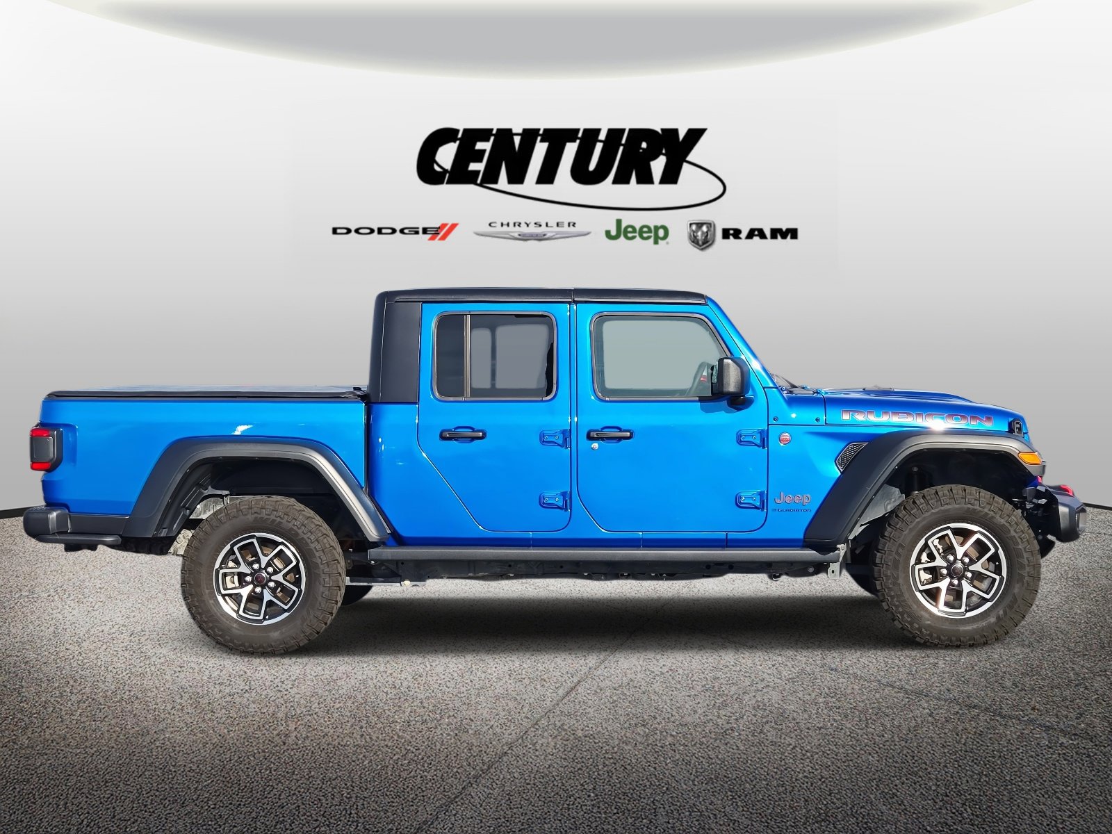 Used 2024 Jeep Gladiator Rubicon w/ Technology Group image 2