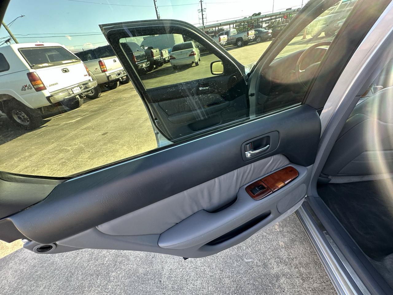 Used 1999 Lexus LS 400 w/ Premium Pkg RWD image 64