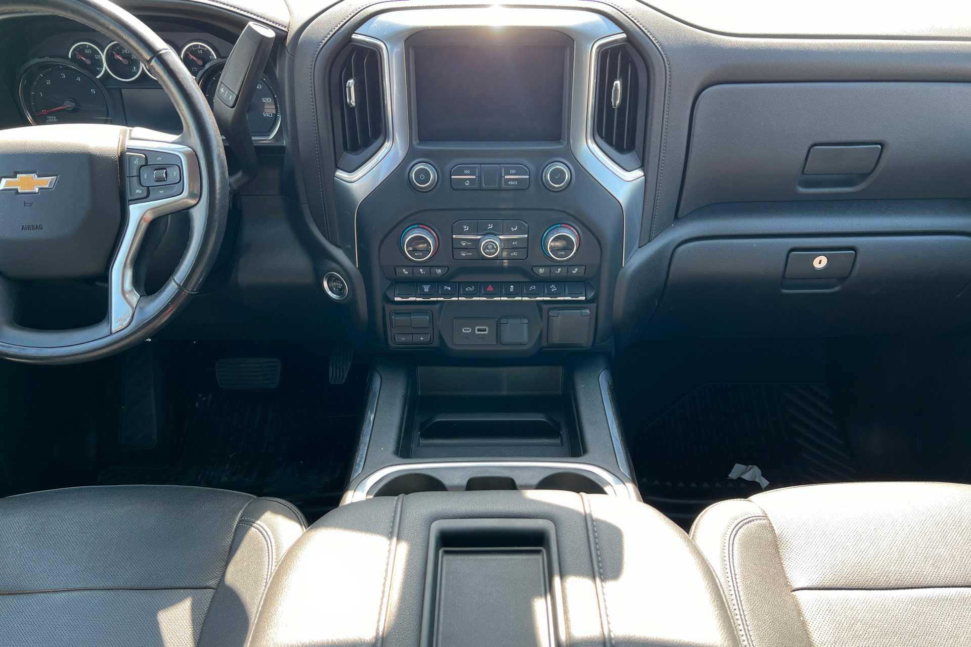 Used 2022 Chevrolet Silverado 3500 LTZ w/ LTZ Plus Package image 14