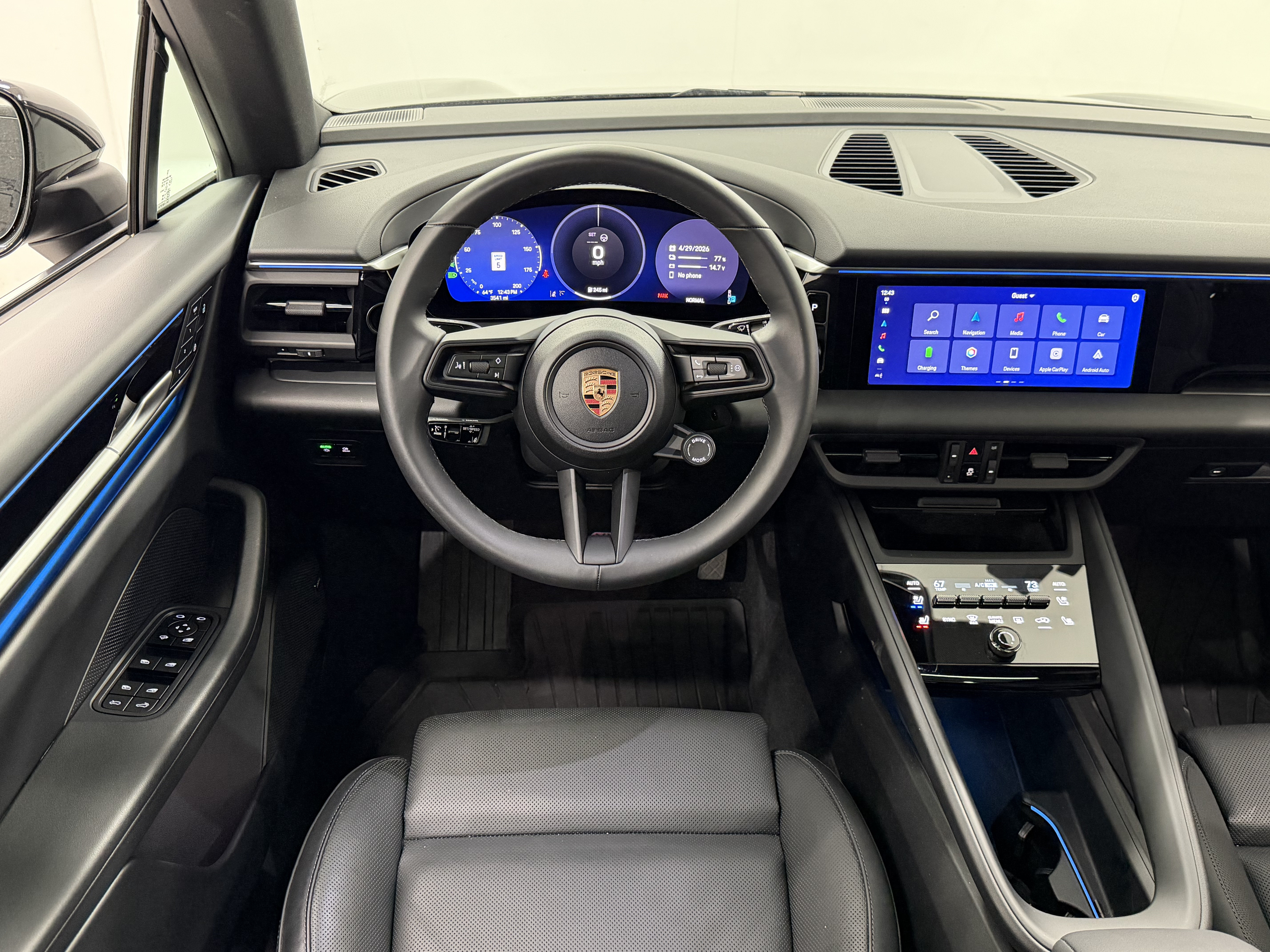 Certified 2025 Porsche Macan Electric RWD image 25