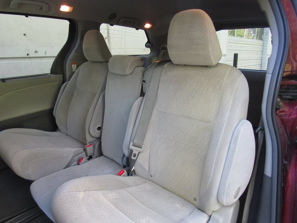 Used 2015 Toyota Sienna LE FWD image 15