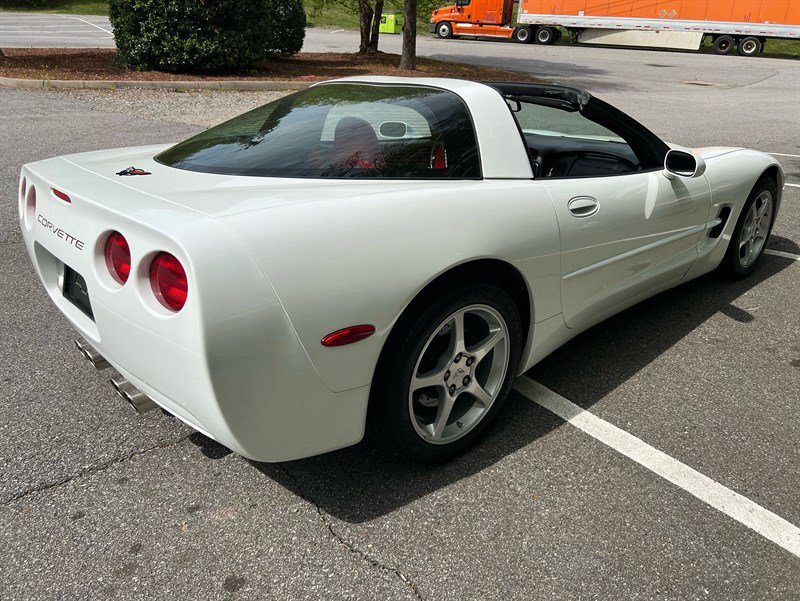 Used 2000 Chevrolet Corvette Coupe w/ Roof Pkg RWD image 61