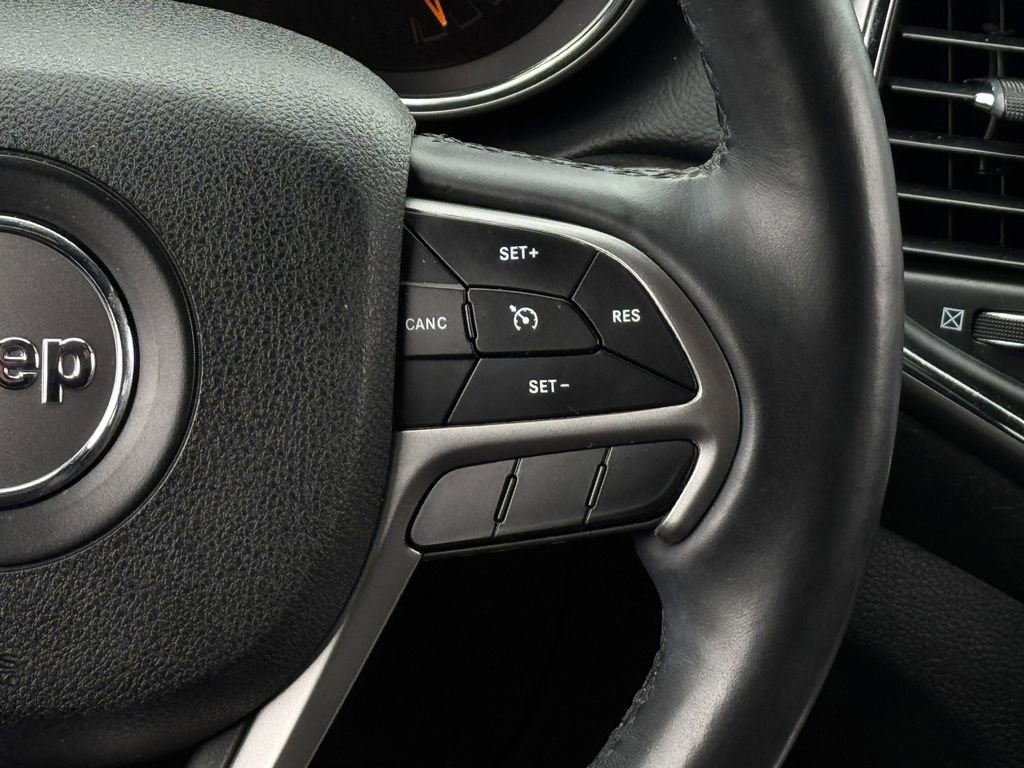 Used 2018 Jeep Grand Cherokee Altitude RWD image 14