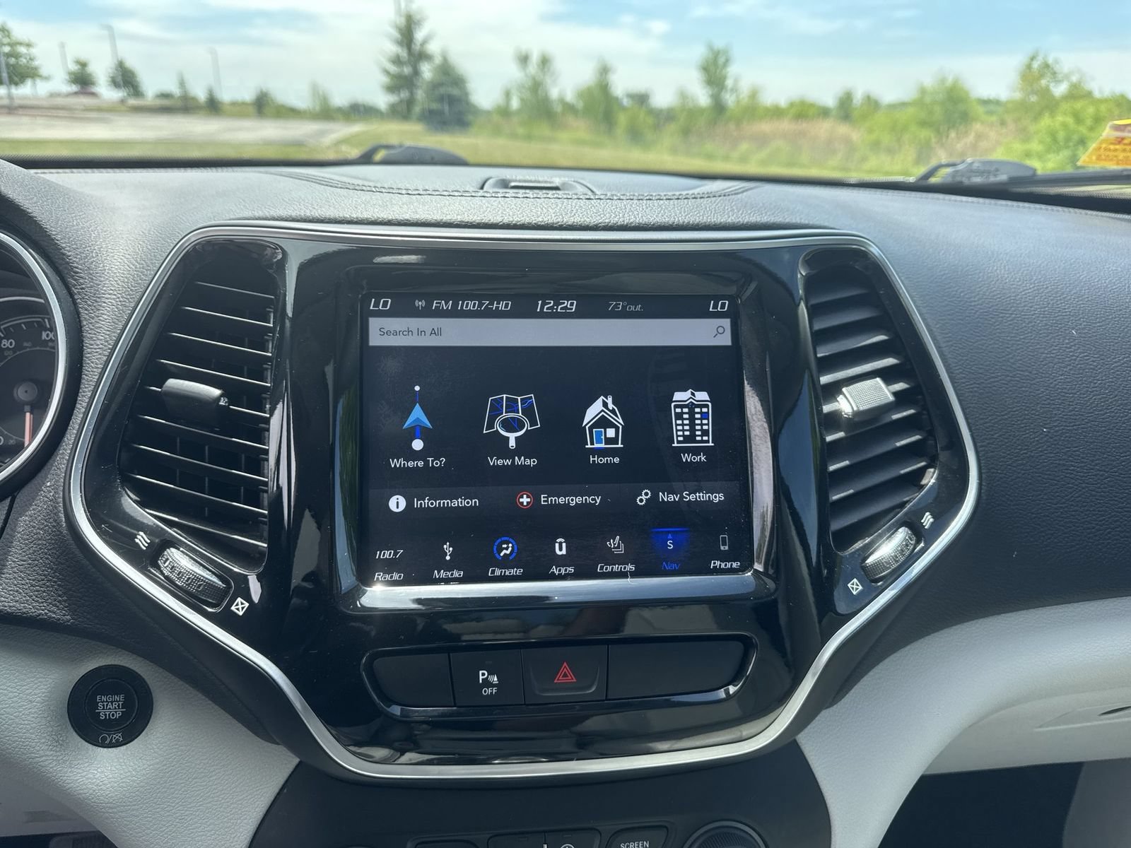 Used 2019 Jeep Cherokee Limited w/ Luxury Group FWD image 13