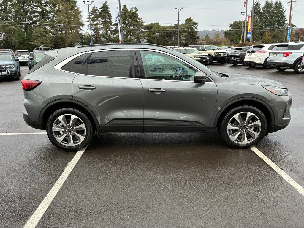 Used 2024 Ford Escape Platinum image 8