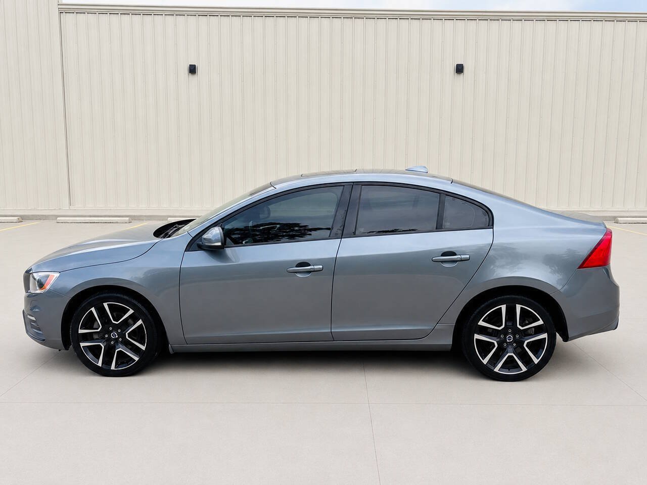 Used 2017 Volvo S60 T5 Dynamic FWD image 5