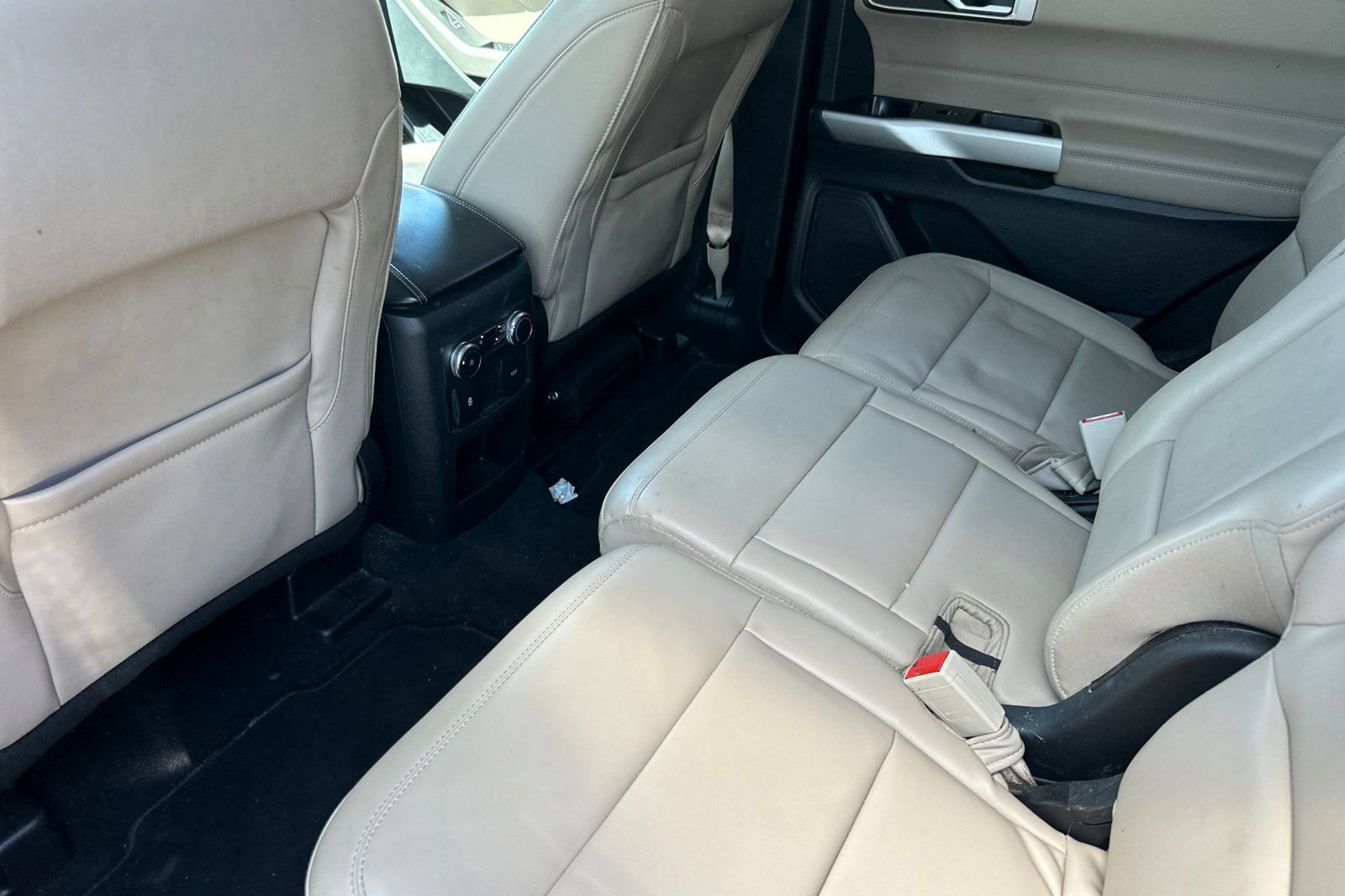 Used 2021 Ford Explorer XLT w/ Equipment Group 202A RWD image 14
