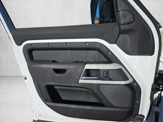Used 2023 Land Rover Defender 110 SE image 26
