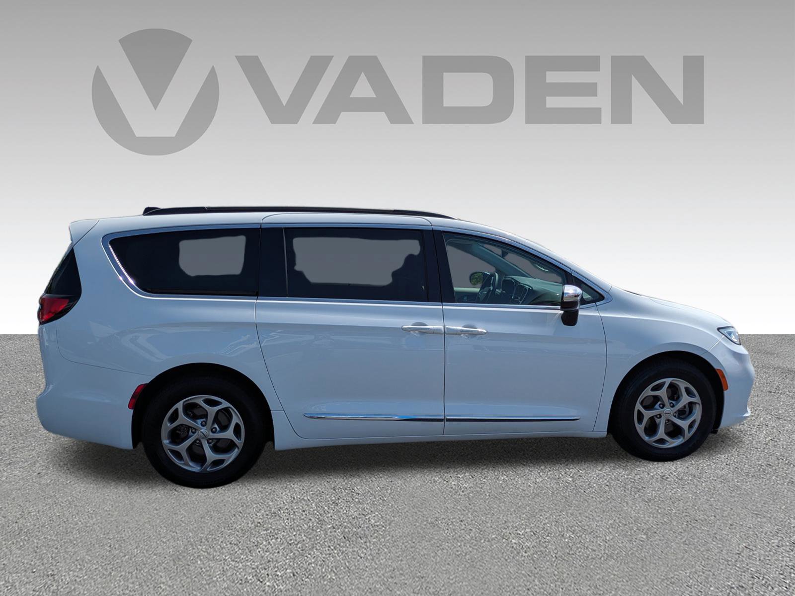 Used 2023 Chrysler Pacifica Limited image 24