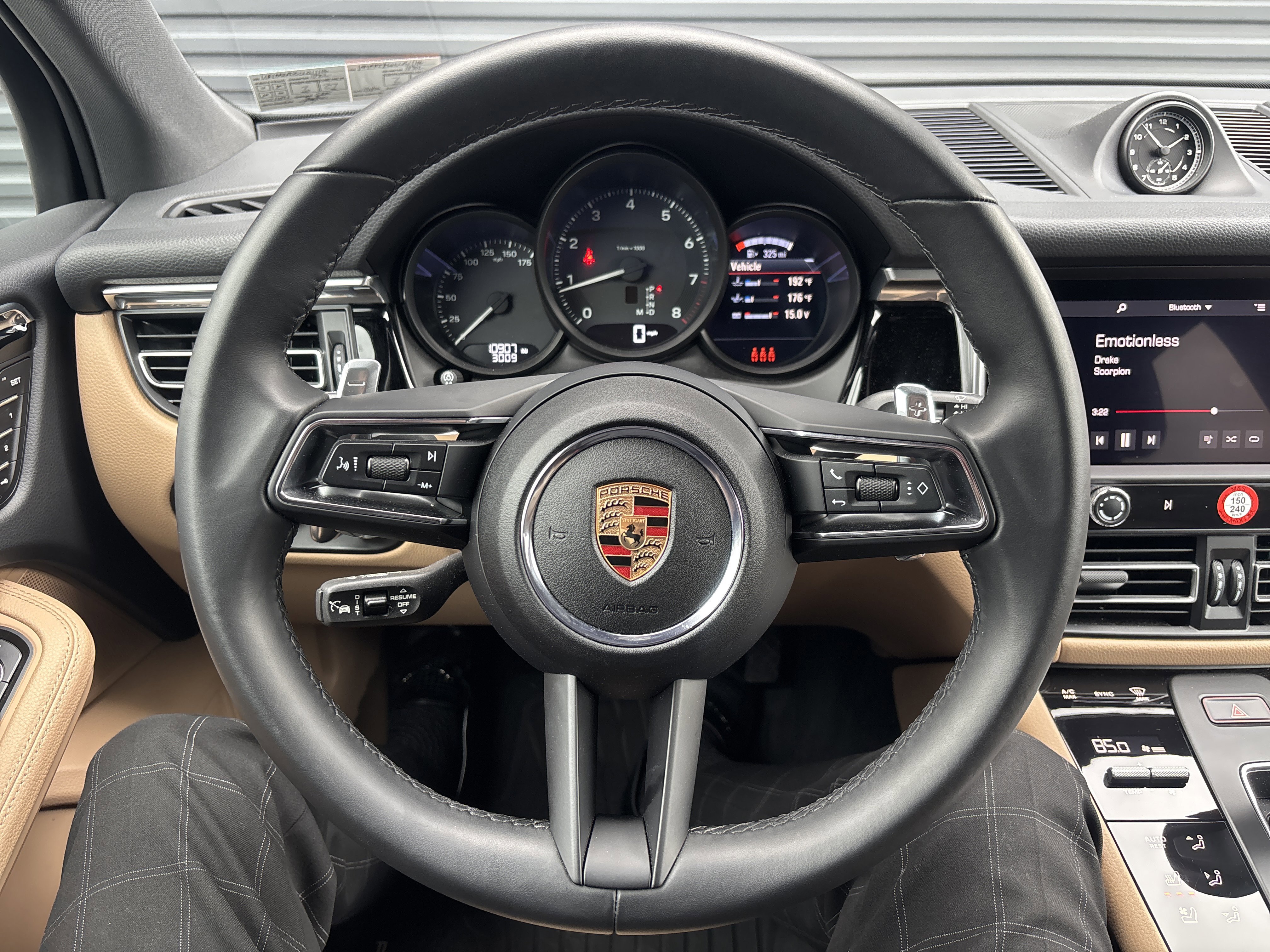 Certified 2025 Porsche Macan image 15