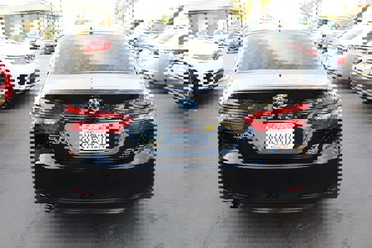 Used 2021 Toyota Camry XLE image 6