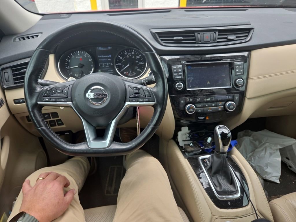 Used 2017 Nissan Rogue SL FWD image 16