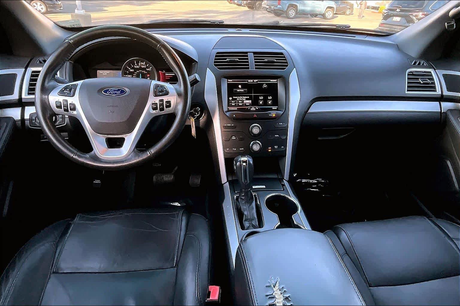 Used 2015 Ford Explorer XLT w/ Equipment Group 202B FWD image 15