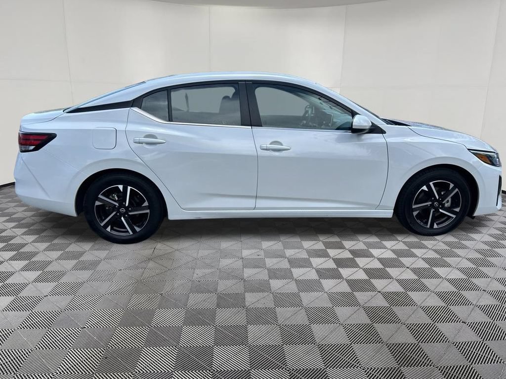 Used 2024 Nissan Sentra SV FWD image 8