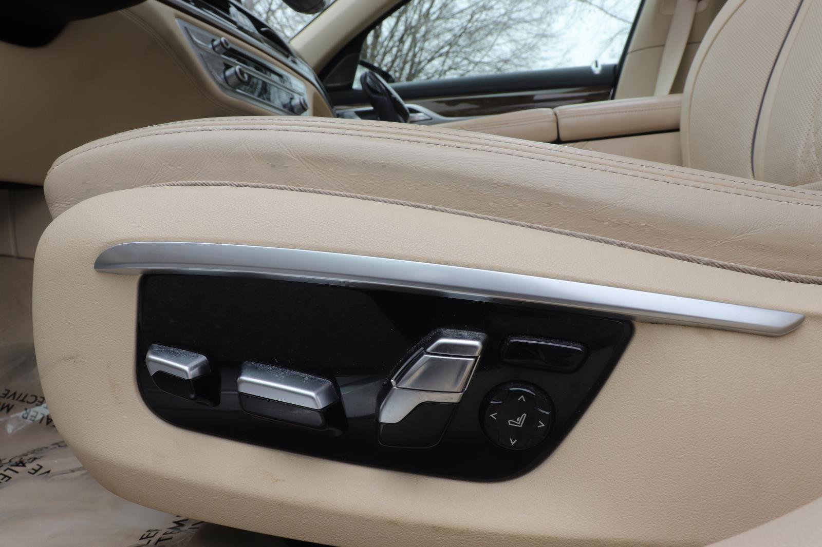 Used 2016 BMW 750i image 23