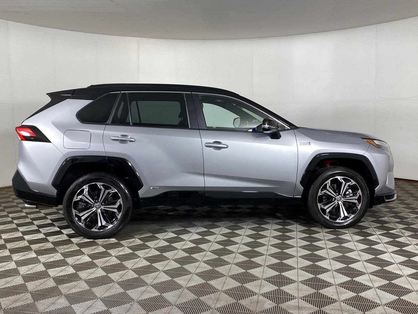 Used 2024 Toyota RAV4 XSE w/ Weather Package AWD/4WD image 7