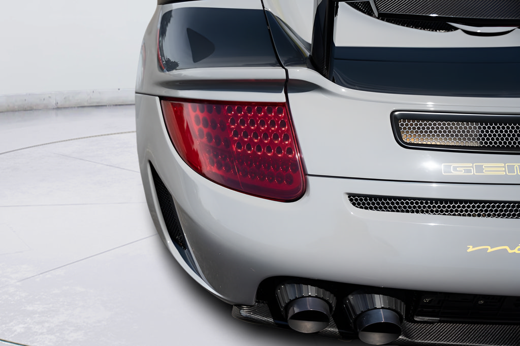 Used 2004 Porsche Carrera GT RWD image 19
