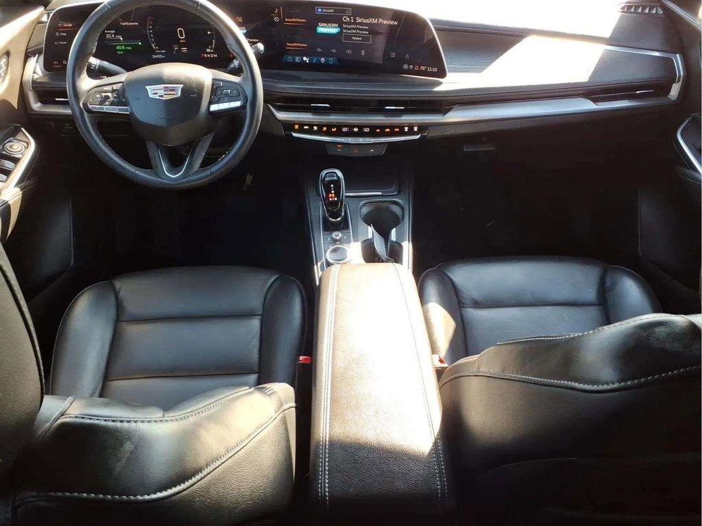 Used 2025 Cadillac XT4 Premium Luxury FWD image 10