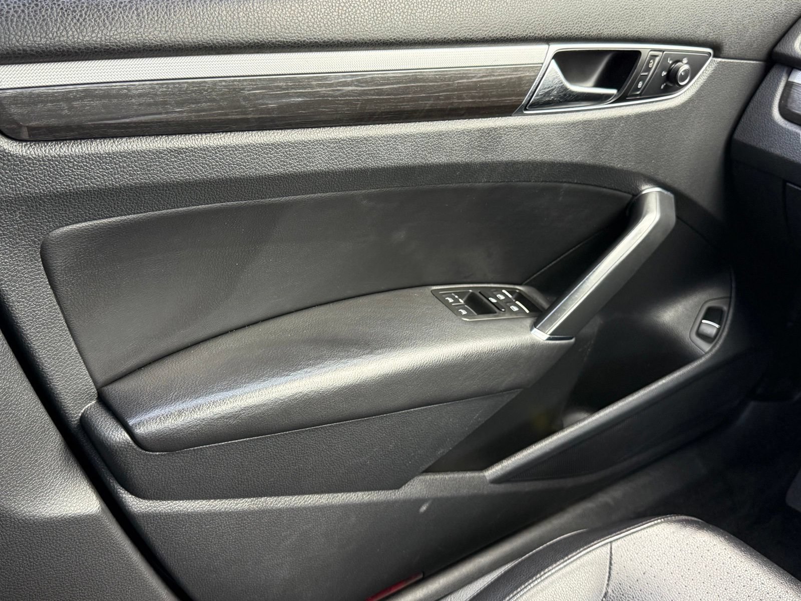 Used 2017 Volkswagen Passat 1.8T SE FWD image 31