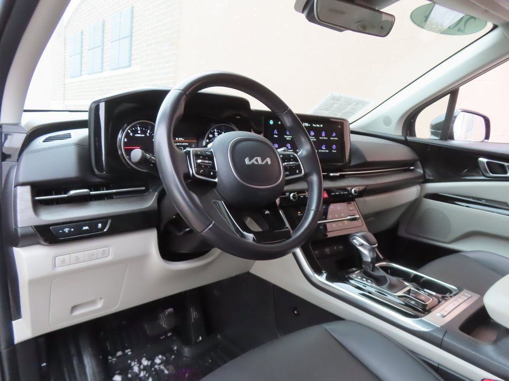Certified 2024 Kia Carnival EX image 4