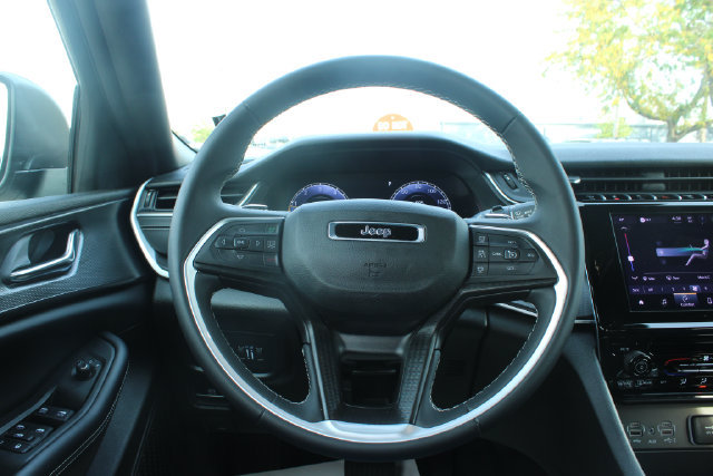 Used 2024 Jeep Grand Cherokee Laredo RWD image 23