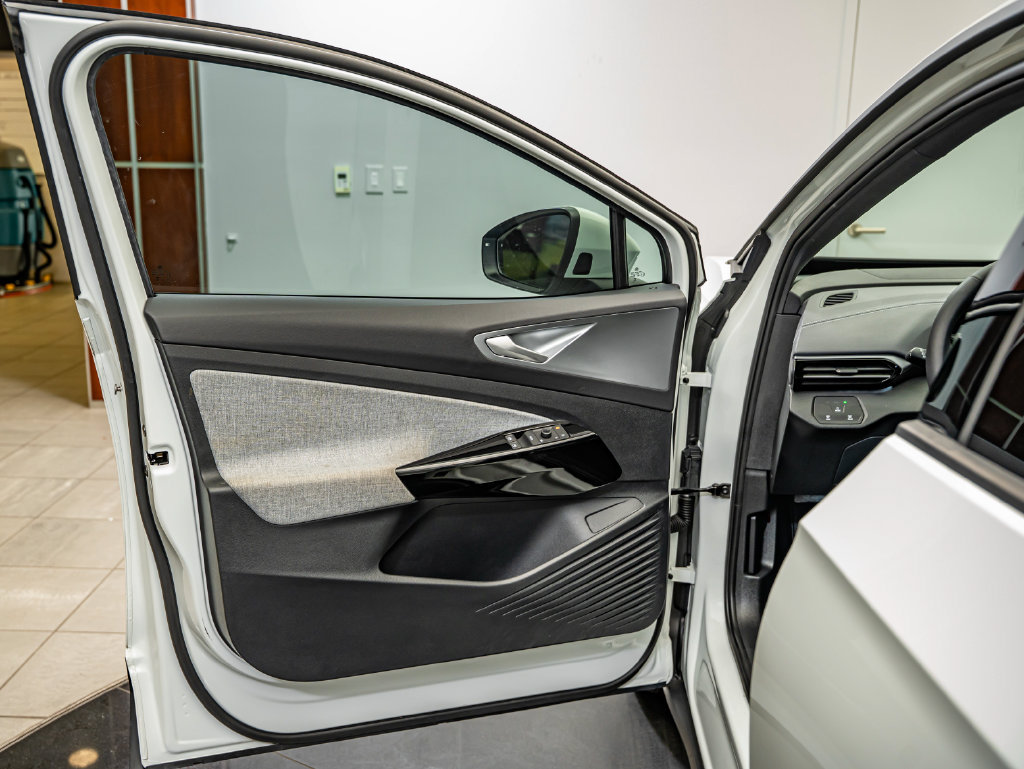Used 2023 Volkswagen ID.4 2WD image 23