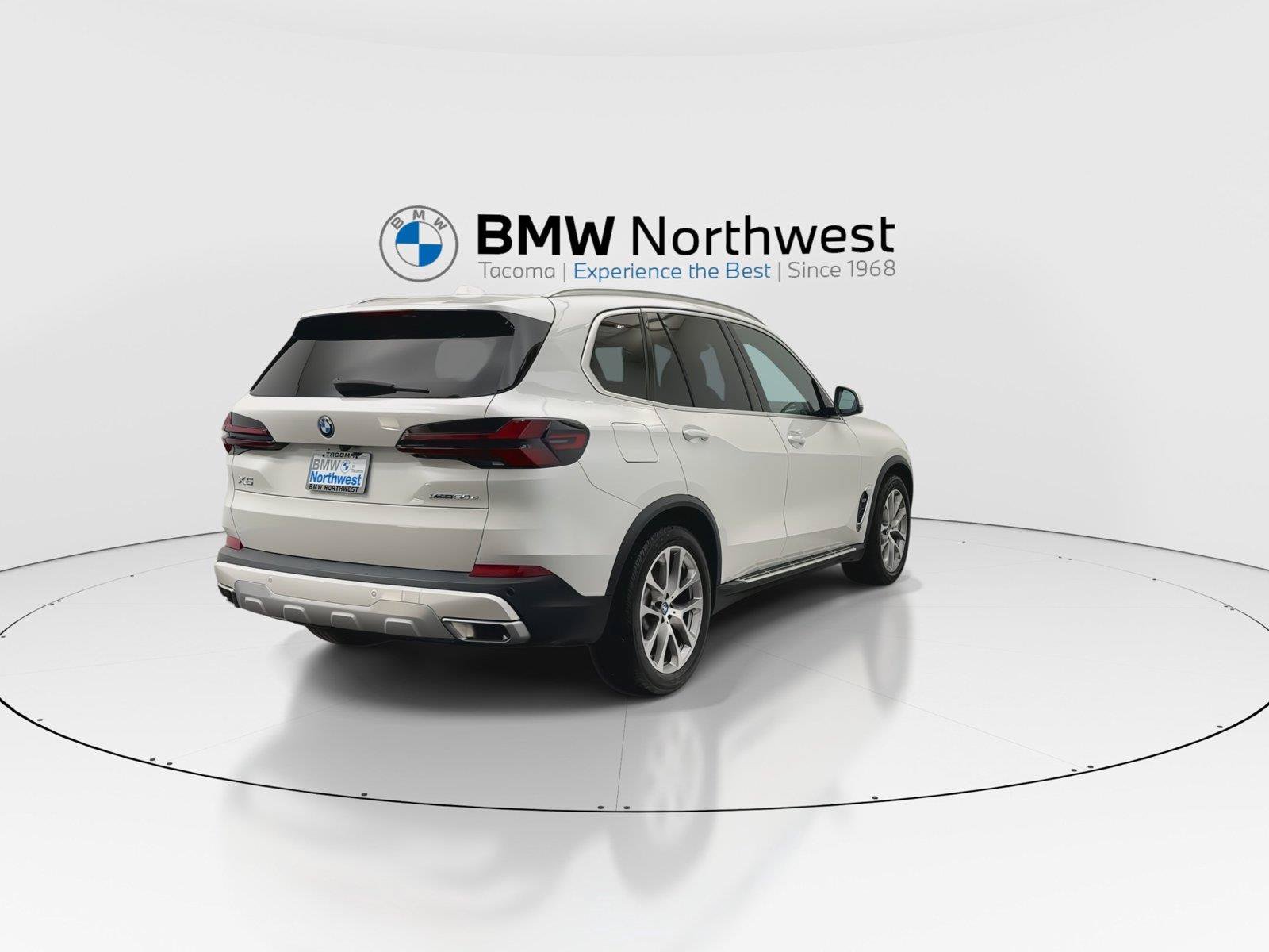 Used 2024 BMW X5 xDrive50e w/ Premium Package AWD/4WD image 3