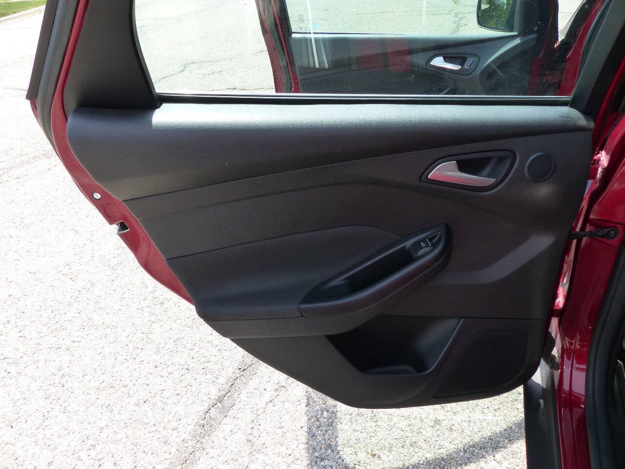 Used 2017 Ford Focus Titanium FWD image 40