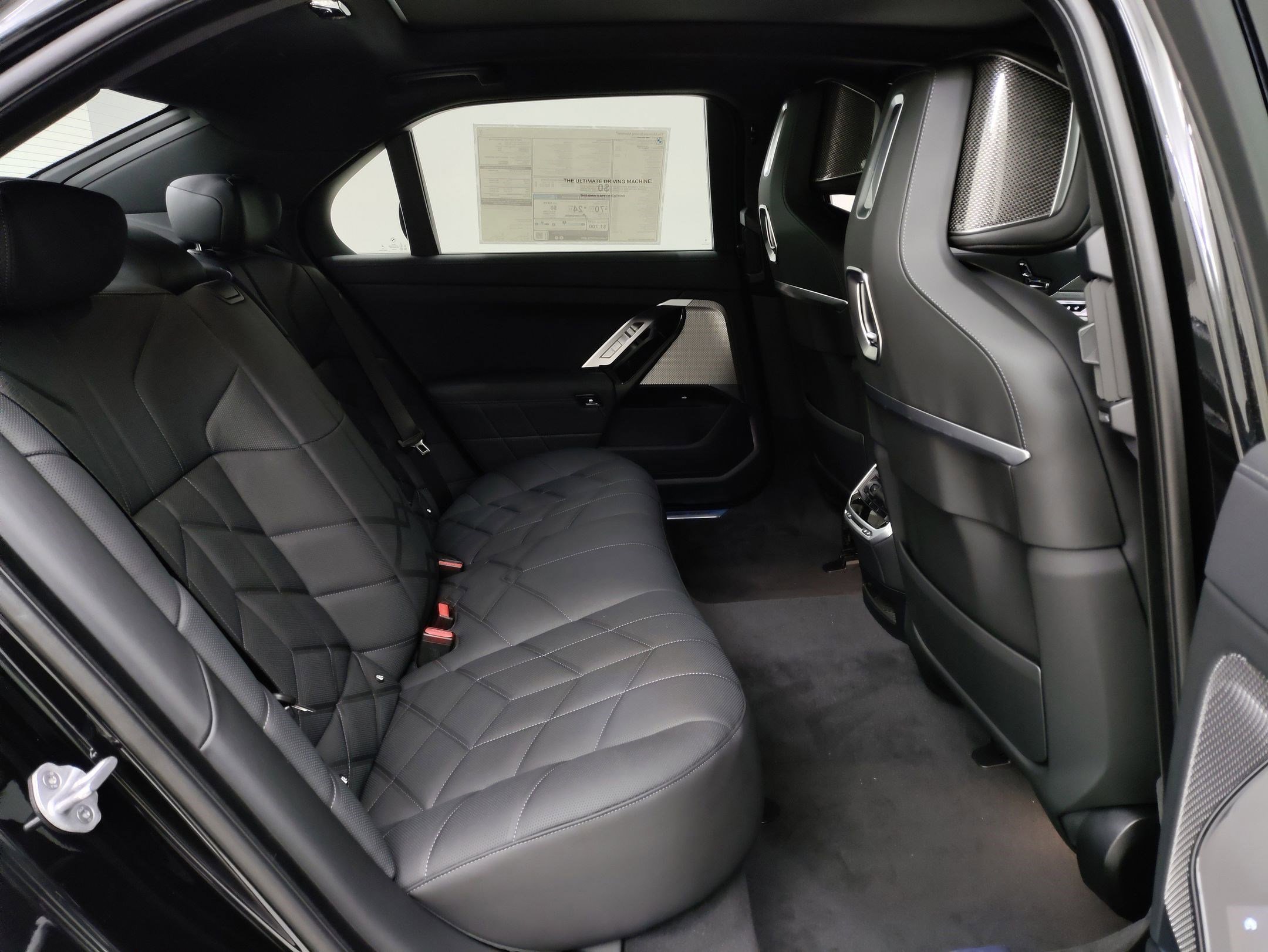 New 2026 BMW 750e xDrive image 23