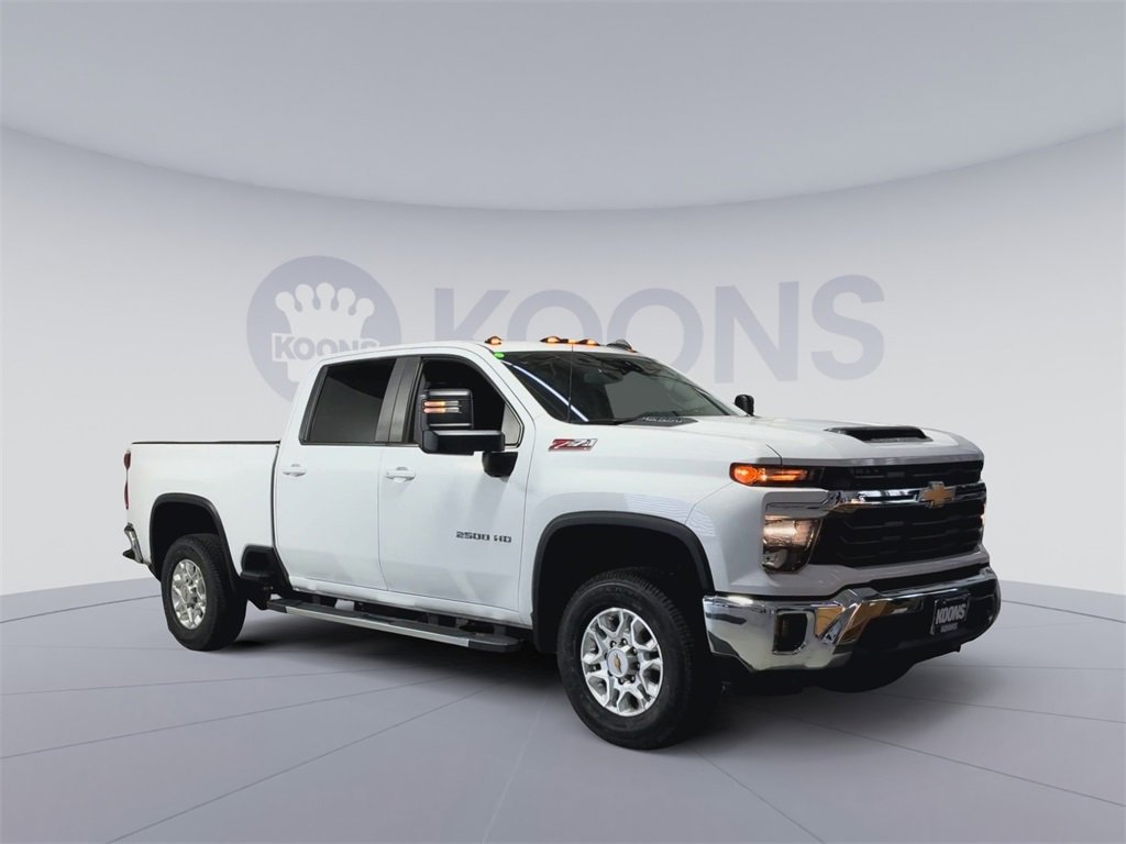 Used 2024 Chevrolet Silverado 2500 LT image 2
