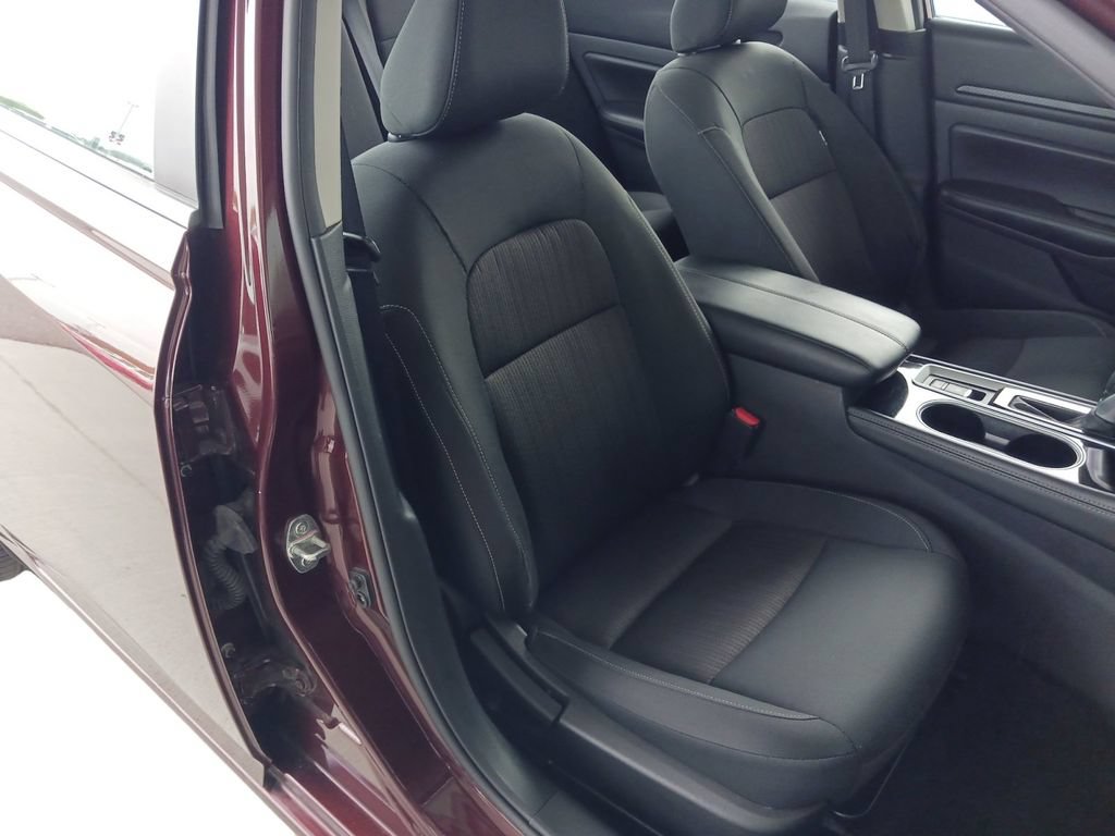 Used 2024 Nissan Altima 2.5 SV w/ SV Premium Package FWD image 28