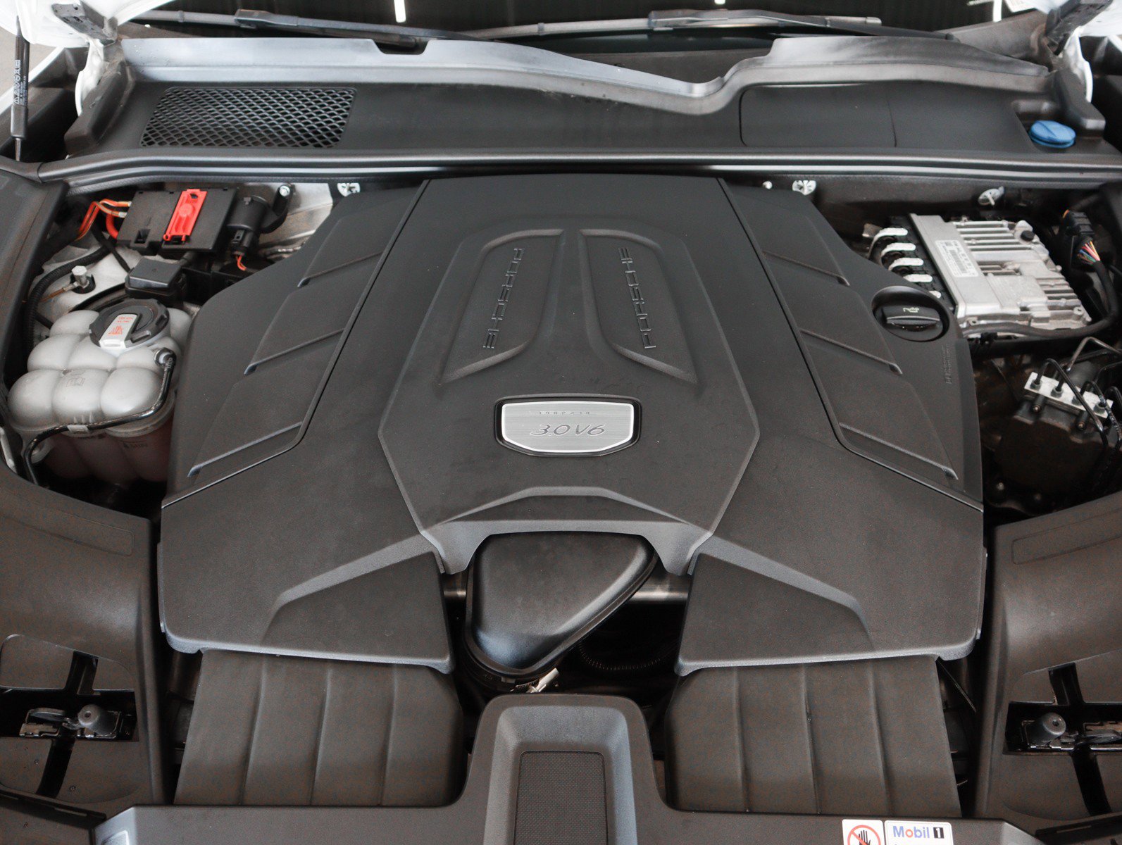 Certified 2023 Porsche Cayenne image 25