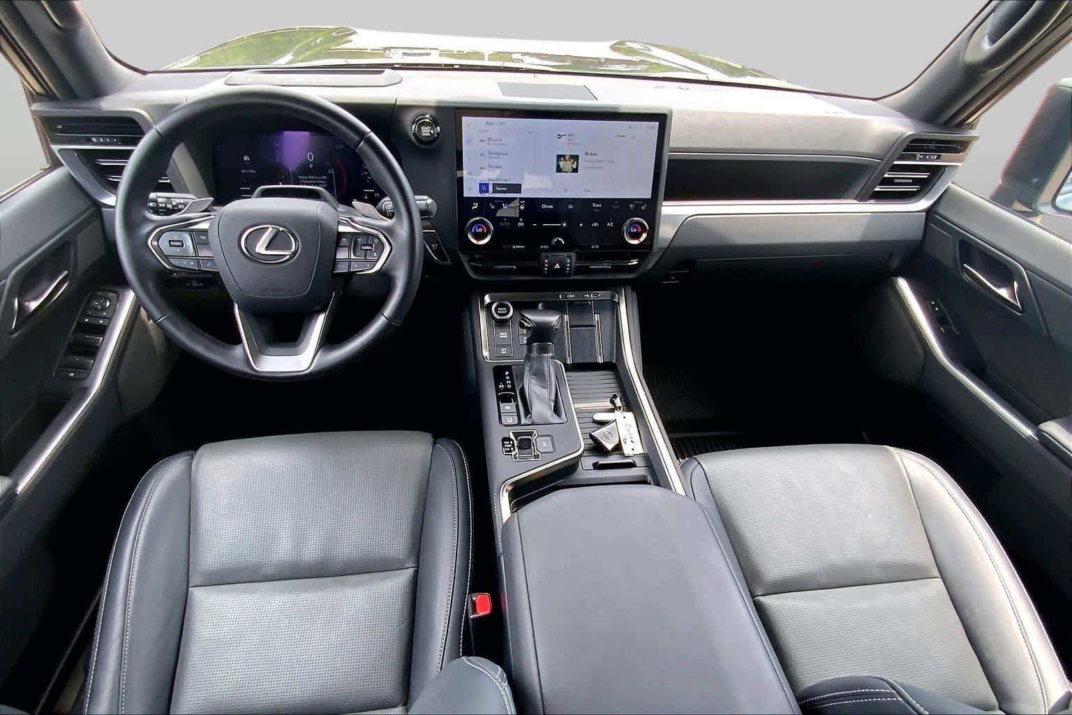 Used 2024 Lexus GX 550 w/ Accessory Package (2T) AWD/4WD image 16