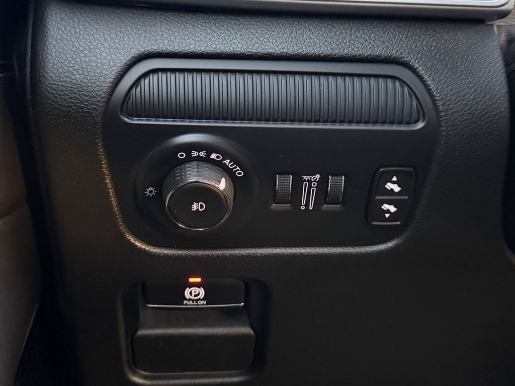 Used 2022 Jeep Wagoneer Series II AWD/4WD image 29