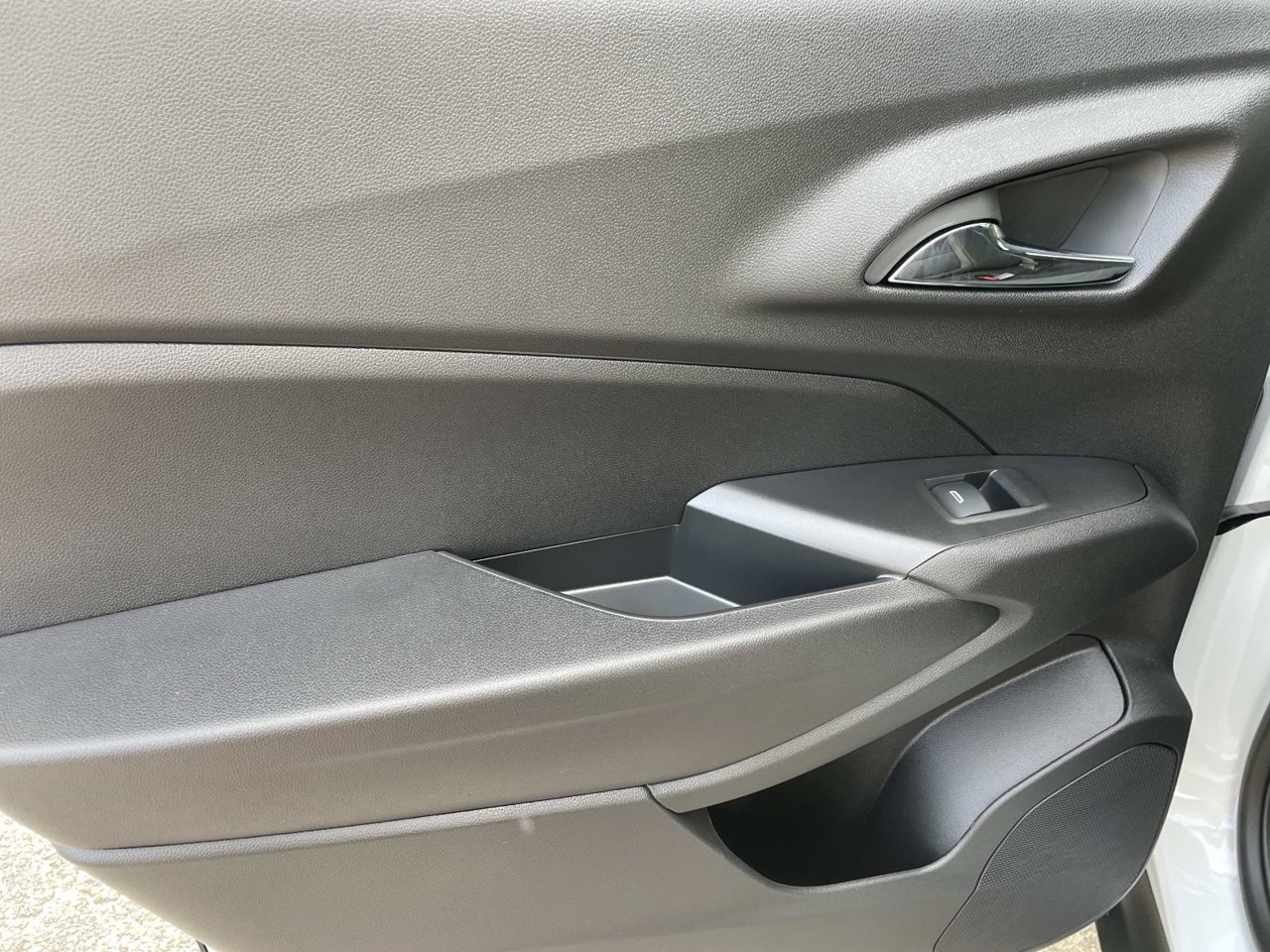 New 2026 Chevrolet Trax LT w/ LT Convenience Package FWD image 10