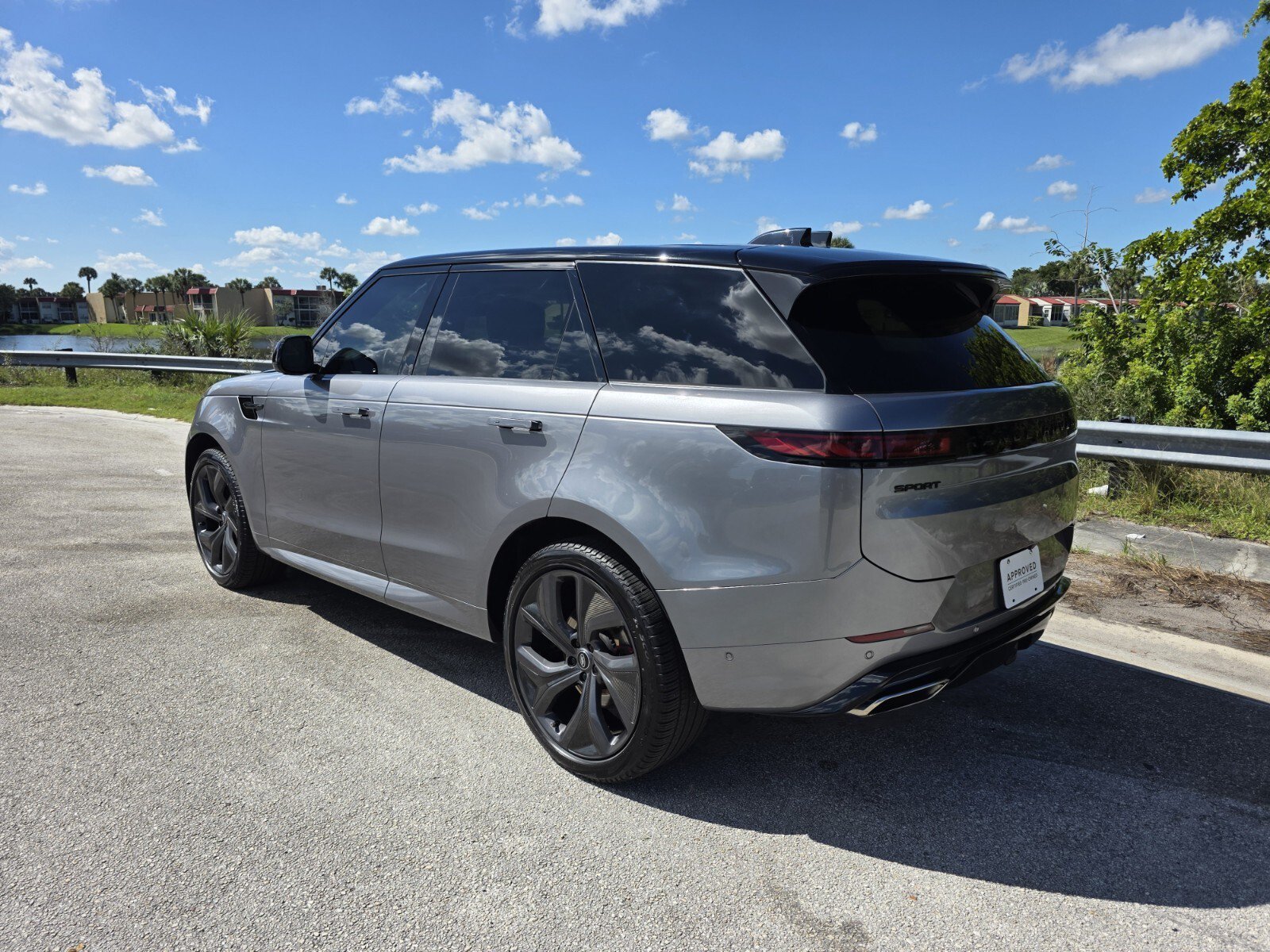 Certified 2024 Land Rover Range Rover Sport Dynamic SE AWD/4WD image 2