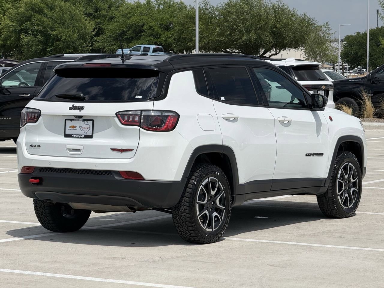 Used 2025 Jeep Compass Trailhawk AWD/4WD image 4