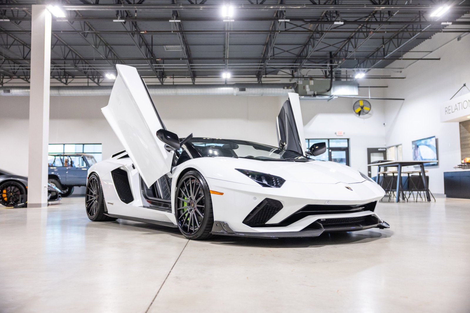 Used 2019 Lamborghini Aventador S image 3
