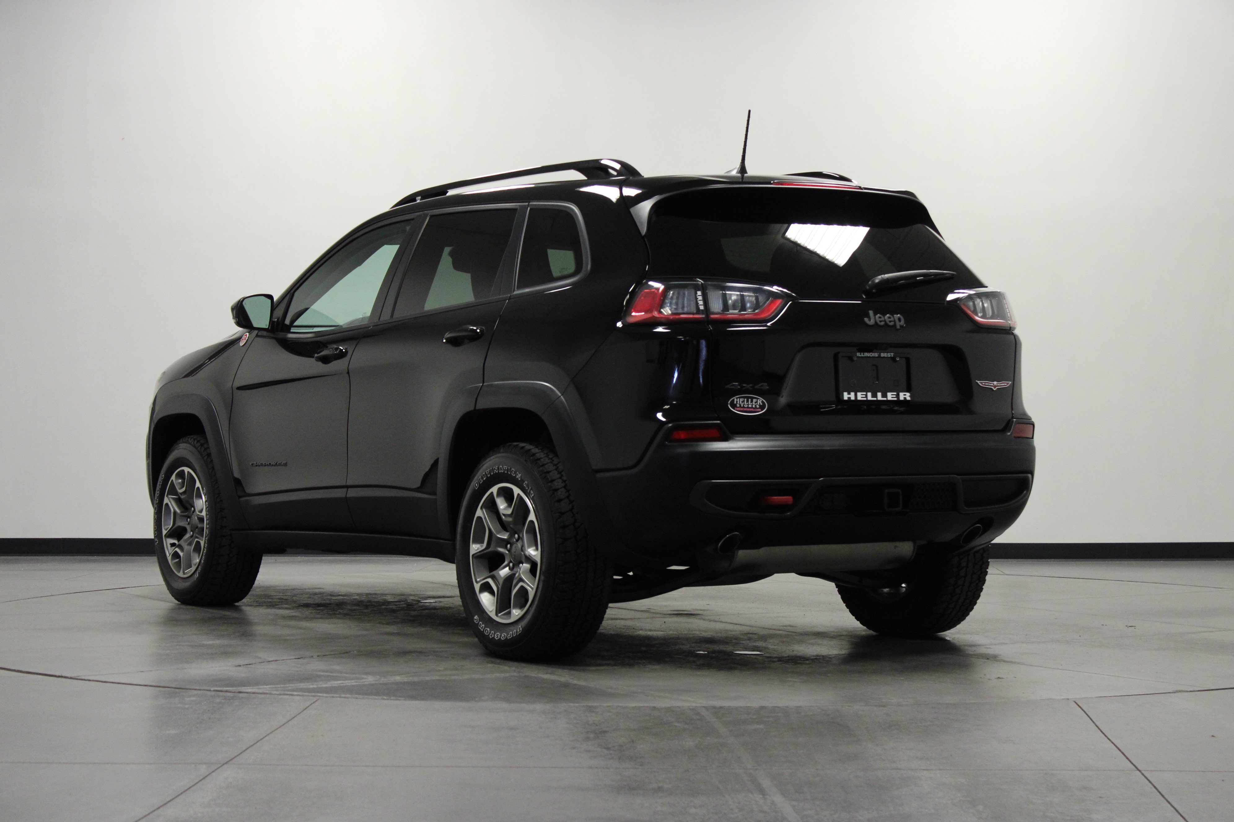 Used 2022 Jeep Cherokee Trailhawk w/ Premium Leather Package AWD/4WD image 6