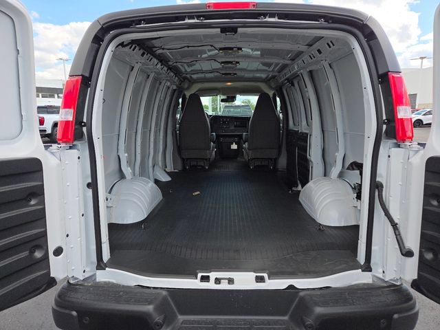 New 2026 GMC Savana 2500 w/ Driver Convenience Package RWD image 19