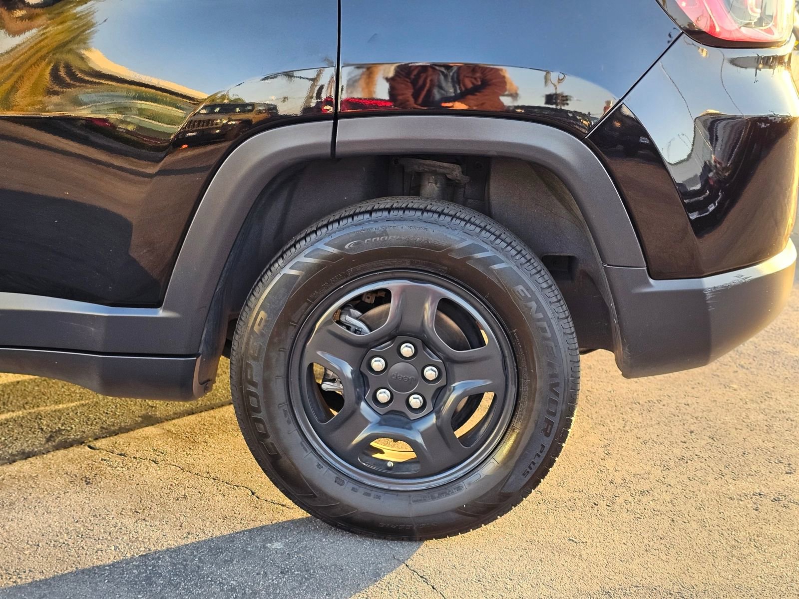 Used 2018 Jeep Compass Sport image 9