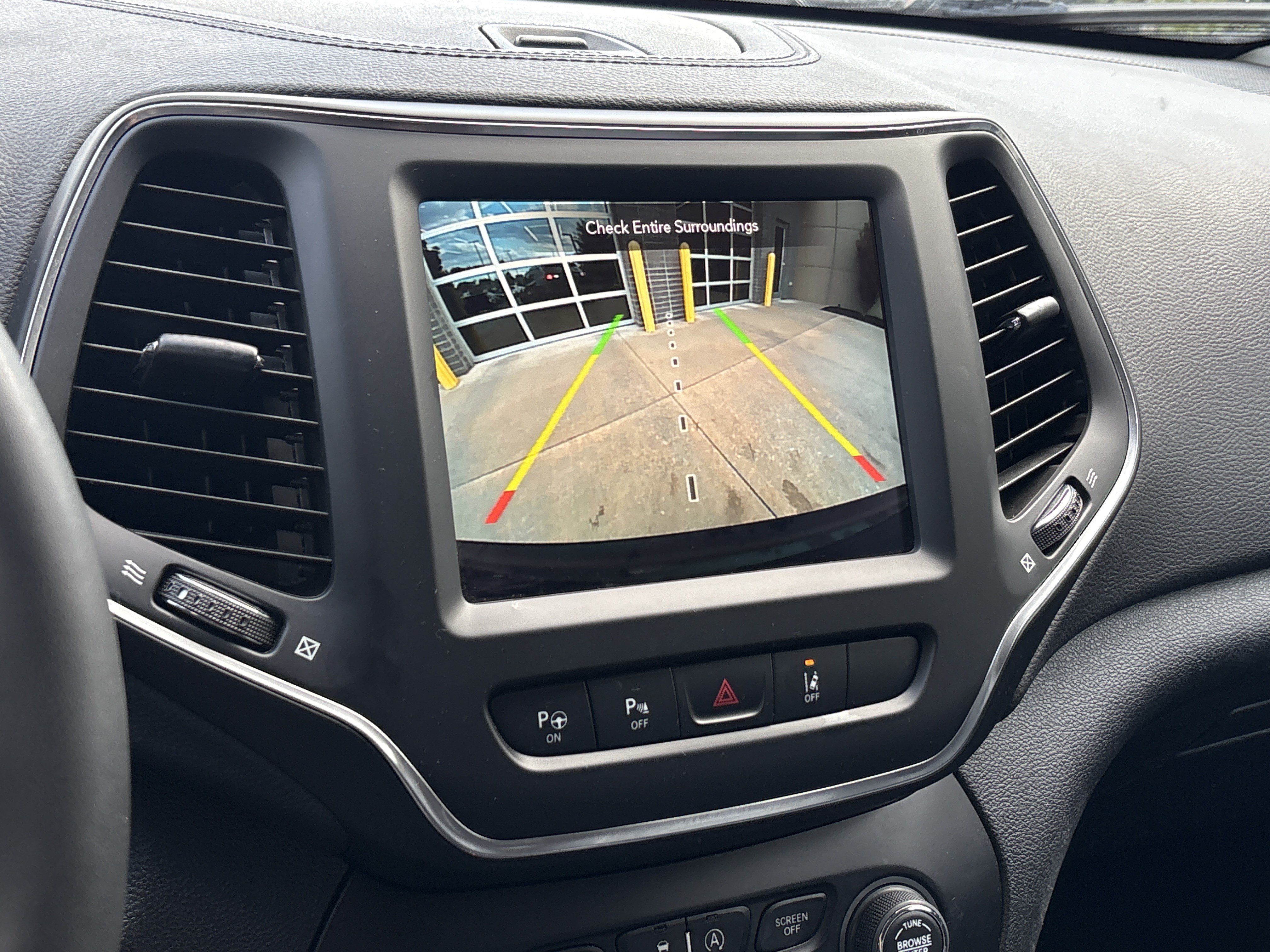 Used 2023 Jeep Cherokee Altitude Lux AWD/4WD image 32
