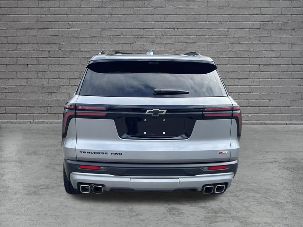 Used 2025 Chevrolet Traverse Z71 w/ Enhanced Driving Package AWD/4WD image 7