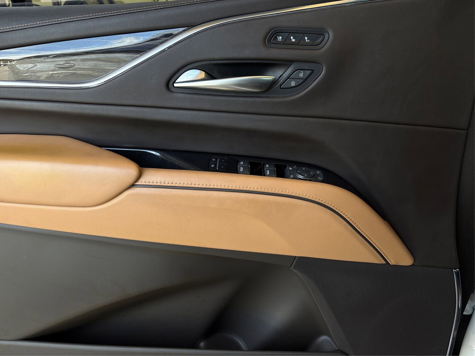 Used 2022 Cadillac Escalade ESV Premium Luxury image 20