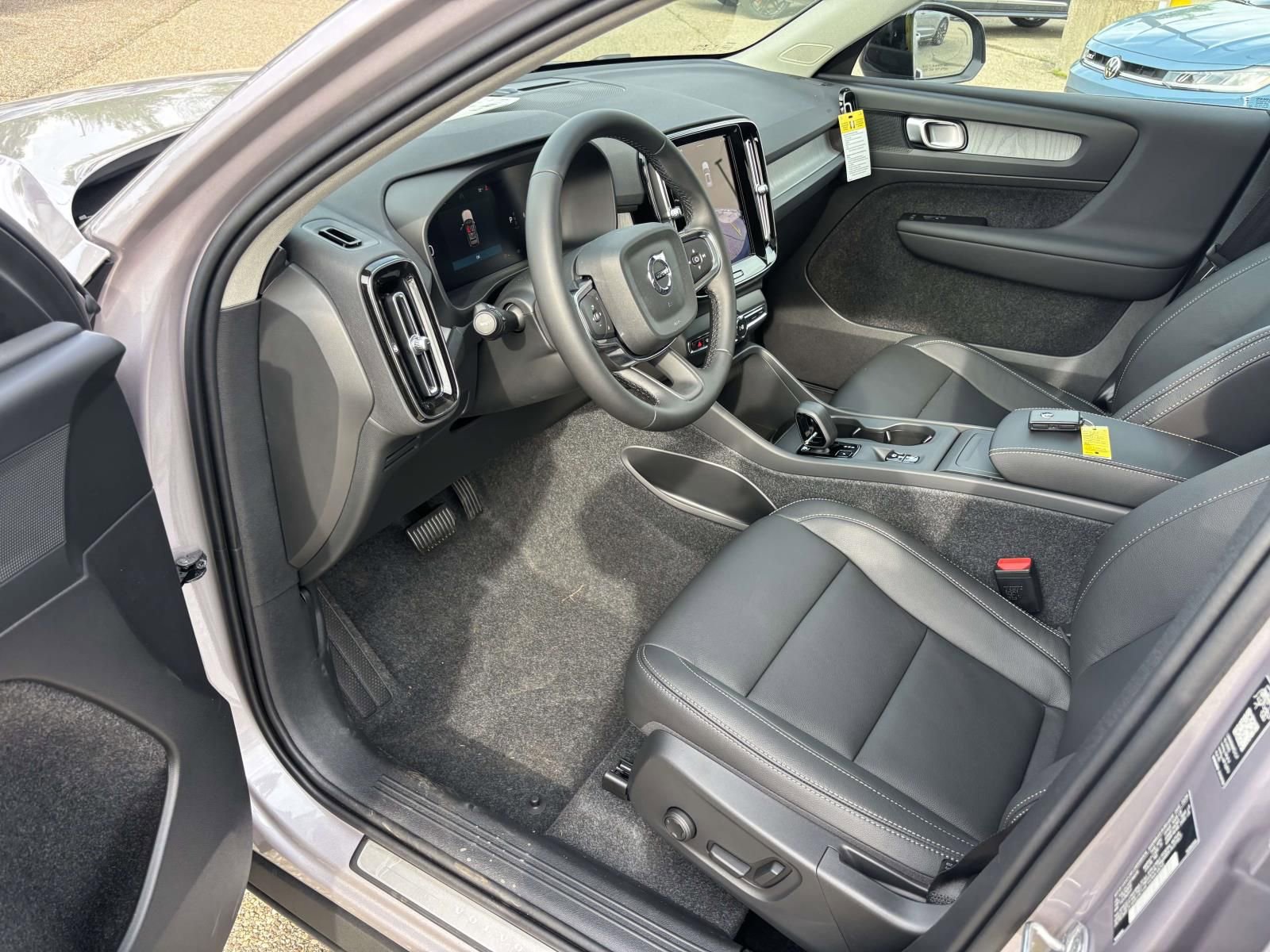 New 2026 Volvo XC40 B5 Core w/ Protection Package Premier AWD/4WD image 24