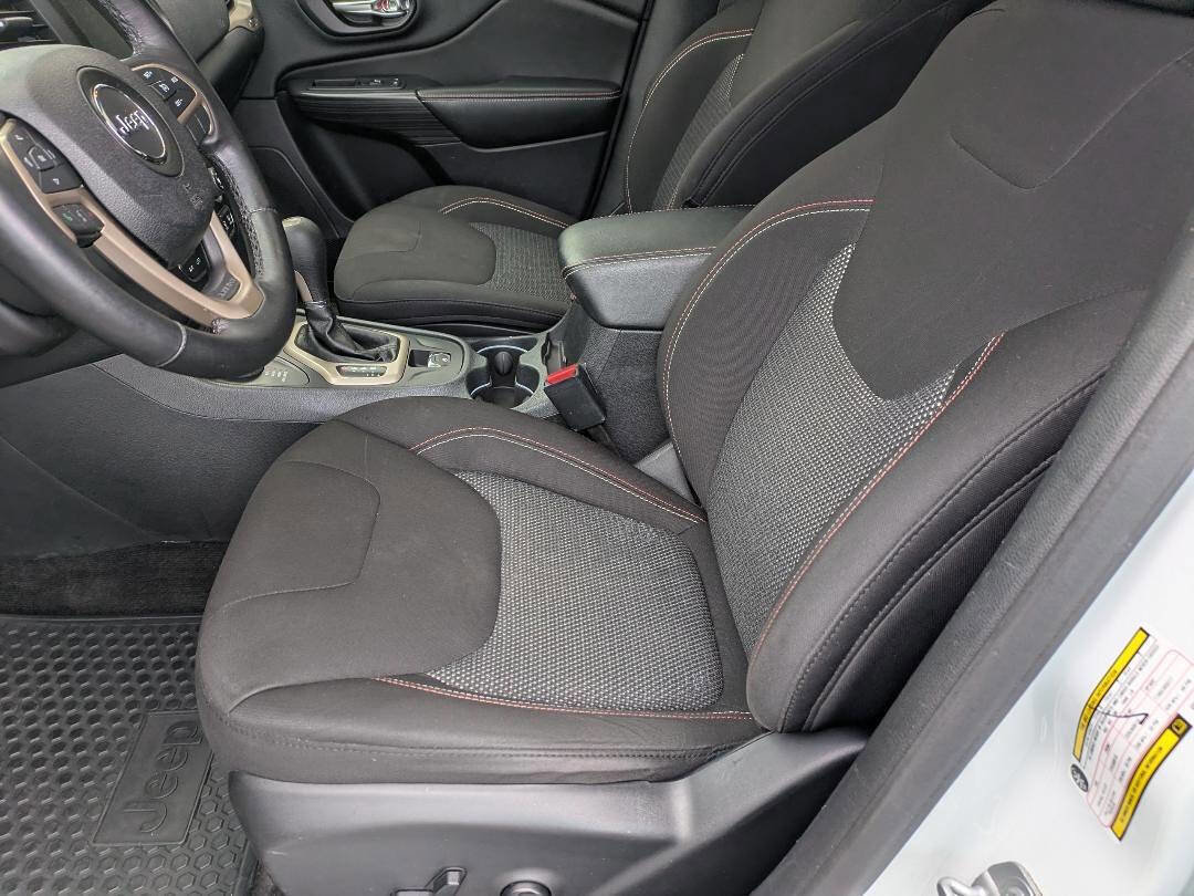 Used 2016 Jeep Cherokee 75th Anniversary image 9