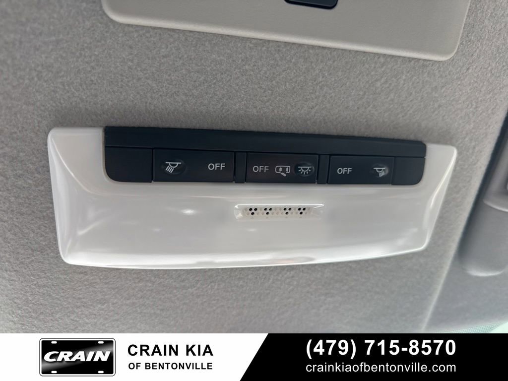Used 2023 Nissan Kicks SR w/ SR Premium Package FWD image 25