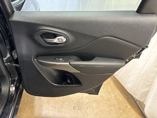 Used 2022 Jeep Cherokee Limited w/ Mopar Interior Package AWD/4WD image 26