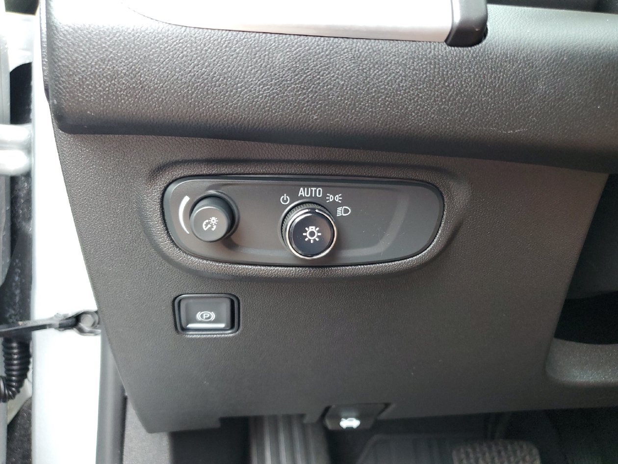 Used 2022 GMC Terrain SLE w/ Driver Convenience Package FWD image 28